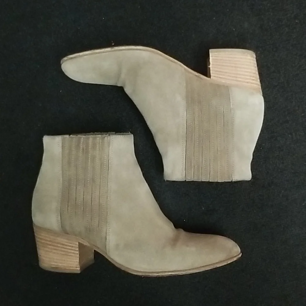 [Like NEW] VINCE suede ankle booties gray haider pull on chelsea boot Size 6